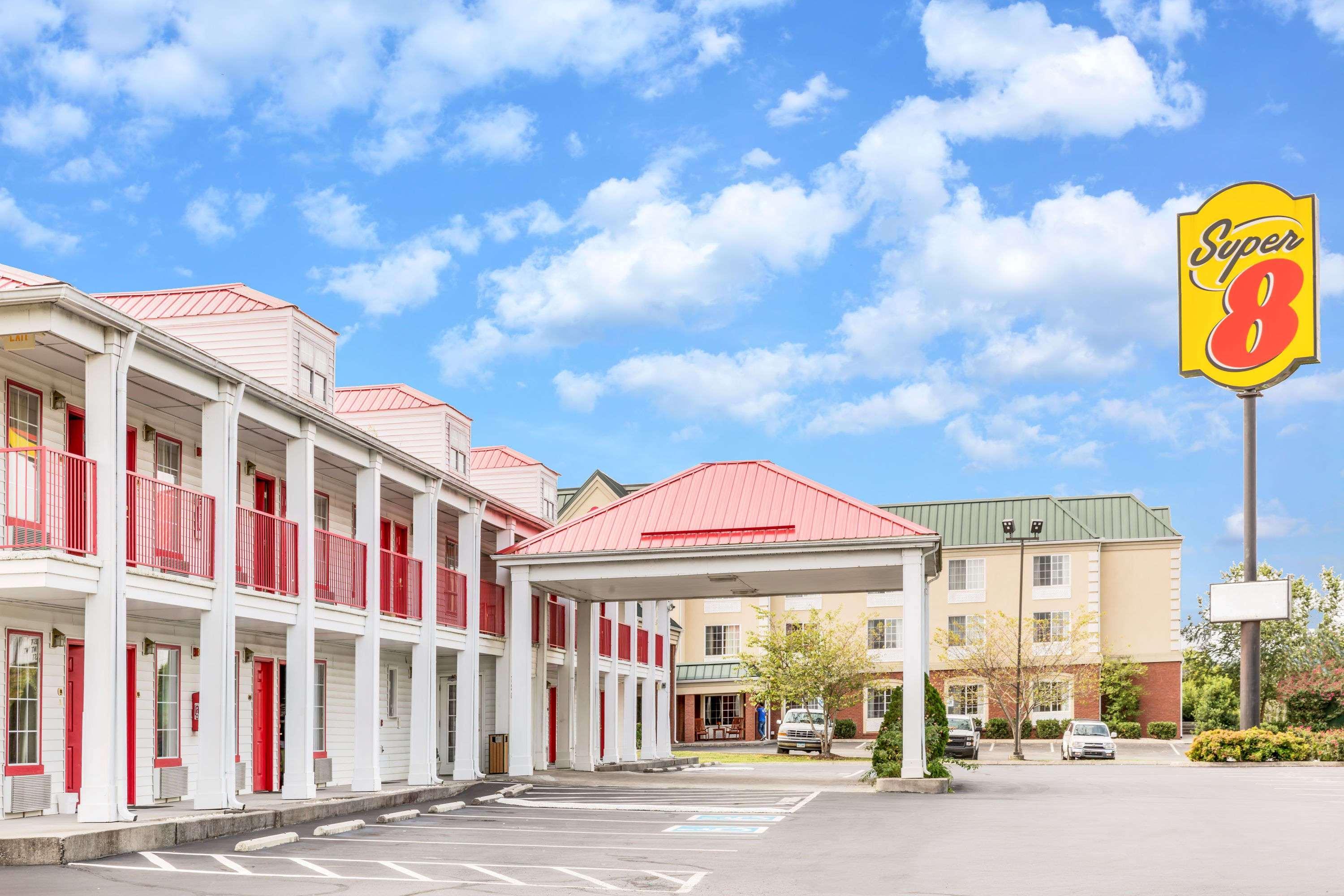 Hotel Super 8 By Wyndham Clinton Exterior foto